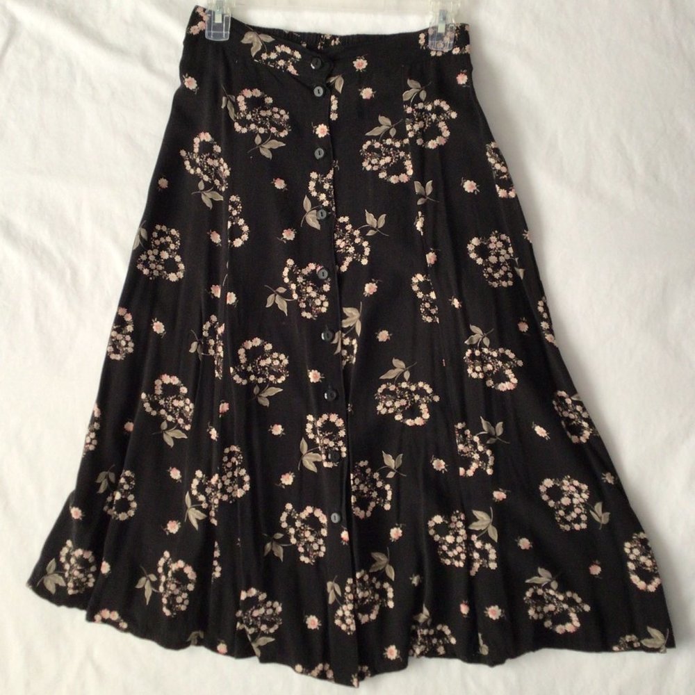 Sag Harbor - Black skirt with white and pink flowers and green foliage - Picture 5 of 12